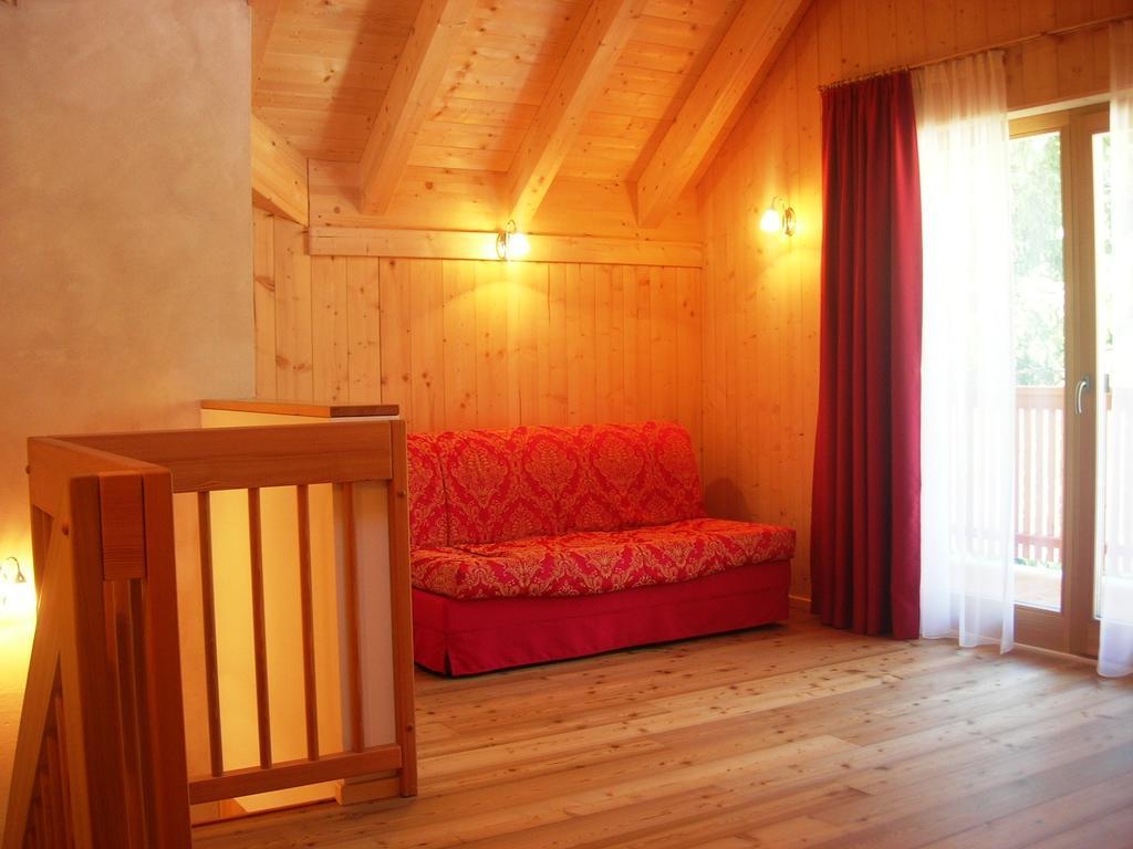 Appartments Helvetia Villabassa Pokoj fotografie