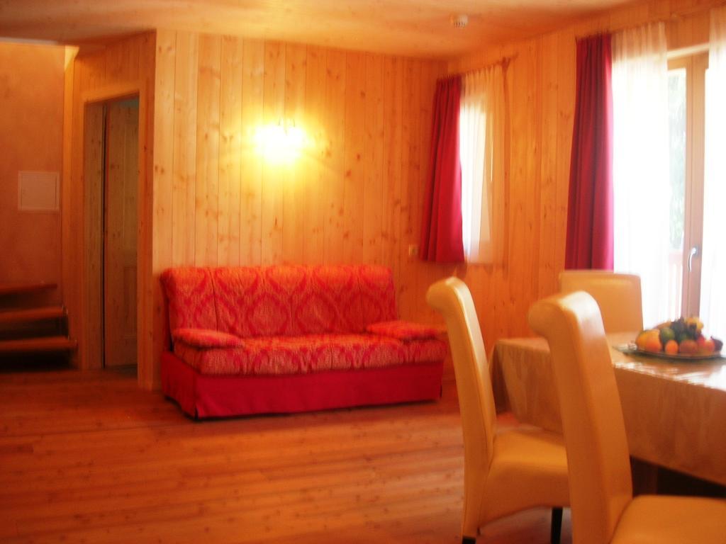 Appartments Helvetia Villabassa Pokoj fotografie