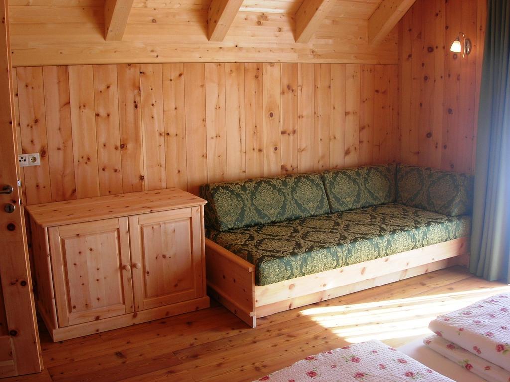Appartments Helvetia Villabassa Pokoj fotografie
